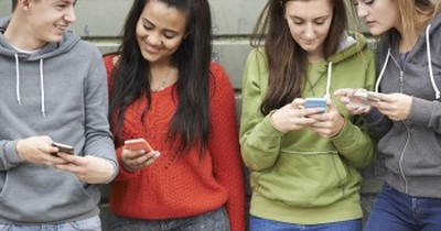 Crosswalk.com - What are 3 ways I can advise my teen about using social media? - Alex Chediak 