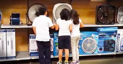 Kids Use Fans To Sing National Anthem In Walmart 