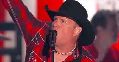 Garth Brooks Shows Patriotic Side With ‘All American Kid’ At Awards Show 