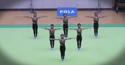 6 Male Dancers Perform Amazing Synchronized Dance 