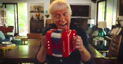 Dick Van Dyke Dances Like A 20-Year-Old. Look At Those Moves!
