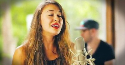 ‘I Am Yours’ – Acoustic Performance From Lauren Daigle 