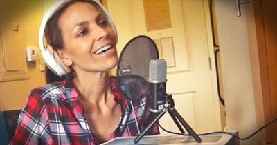 Godly Woman Sings ‘Softly And Tenderly’ During Cancer Treatment 