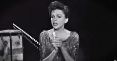 Judy Garland Sings ‘Battle Hymn Of The Republic’ To Honor Fallen President 
