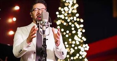 ‘O Holy Night’ – Live Acoustic Performance From Danny Gokey 