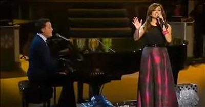 Martina McBride And Michael W. Smith Sing ‘What Child Is This’ 