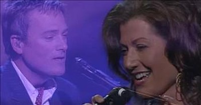 Amy Grant And Michael W. Smith Sing ‘Thy Word’ At Dove Awards 