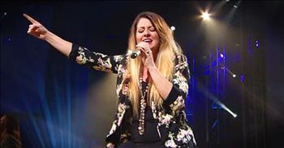 Sing Hallelujah With ‘Forever’ (Kari Jobe Cover) From NewSpring 