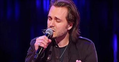 Nashville TV Star Sings ‘Unchained Medley’ At Grand Ole Opry 