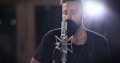 'Photograph' - Incredibly Beautiful Acoustic Performance From Dan Bremnes