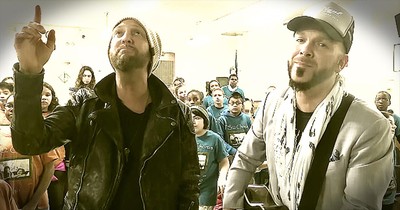 Country Duo Sings 'I Love This Life' With PS22 Chorus