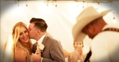 Country Singer Surprises Bride And Groom During First Dance 