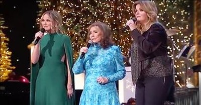 3 Country Superstars Perform 'Country Christmas' 