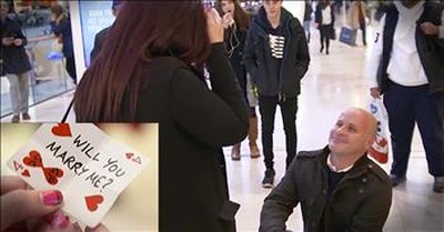 Magician Helps Man With Christmas Proposal At Mall 