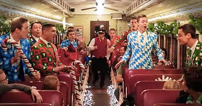 Amazing Christmas Flash Mob On A Train 