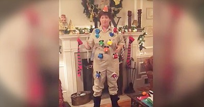 Mom Performs 'Carol Of The Bells' With Christmas Suit