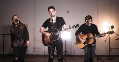 Passion Band and Kristian Stanfill Perform 'Glorious Day' At New Song Cafe