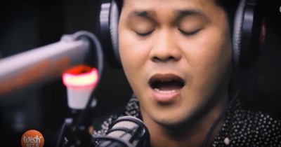 Man Sings Duet of 'The Prayer' With Himself