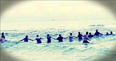 Human Chain Of 80 People Save Drowning Family 
