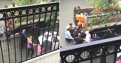 Human Chain Helps Woman In Labor During Flood