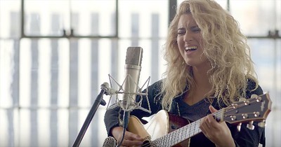 Tori Kelly – O Holy Night Lyrics