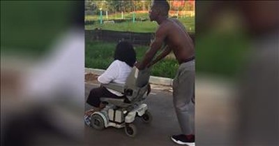 Man Pushes Woman Home When Wheelchair Breaks 