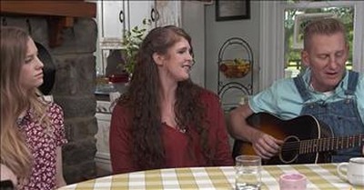 Rory Feek And 2 Daughters Sing 'Someone You Used To Know' 