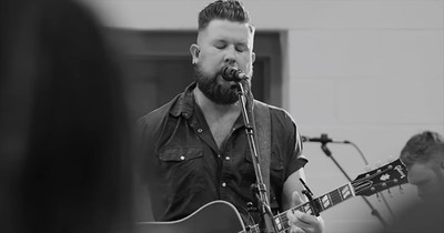 Zach Williams Performs 'Survivor: Live From Harding Prison'