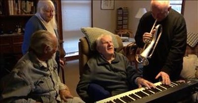 95-Year-Old Musician Julian Lee Plays Piano After Suffering Stroke 