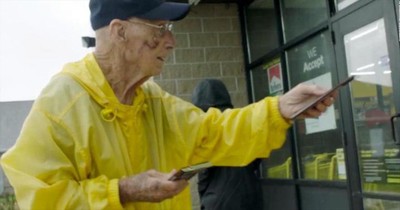 94-Year-Old 'Candy Man' Passes Out Free Hershey's Bars To Make Others Smile