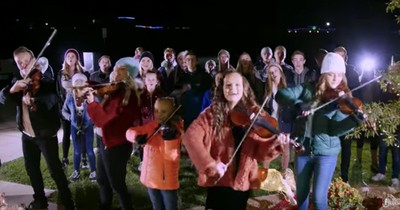 'The First Noel' Christmas Carol Flash Mob -The Five Strings