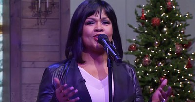'It's Christmas' - Gospel Singer CeCe Winans Performs On Pickler And Ben