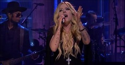 Avril Lavigne Performs 'Head Above Water' On Late Night Show 