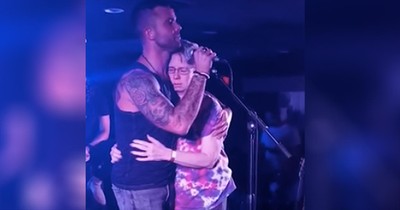 Country Artist Sings Touching Song To Mother With Alzheimer's