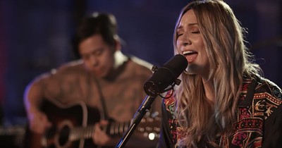 'Jesus Loves Me' Hillsong Young  Free Acoustic Performance
