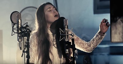 'Noel' - Live Performance From Lauren Daigle And Chris Tomlin