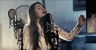 'Noel' - Live Performance From Lauren Daigle And Chris Tomlin 
