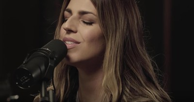 'See The Light' Acoustic Performance From Hillsong Worship
