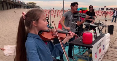 Street Performers Stun With 'Can't Help Falling In Love' From Elvis