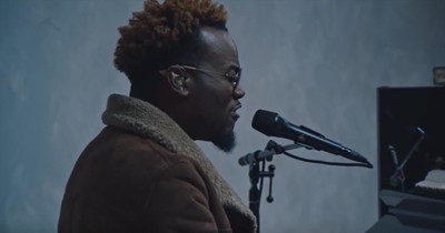 'Perform' Live Performance From Travis Greene