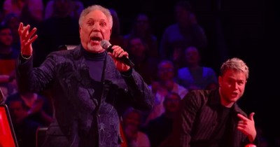 Coach Tom Jones Gives Impromptu Performance Of 'Kiss' On The Voice UK