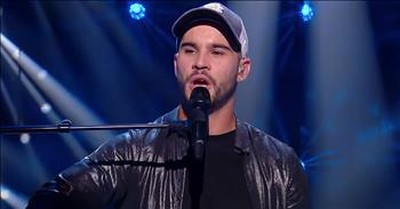 The Voice France Finalist Performs 'Hallelujah' From Leonard Cohen 