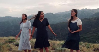 Sisters Perform 'No Longer Slaves / I Am A Child Of God' Medley