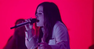 'Throne Room' Kari Jobe Worship Performance