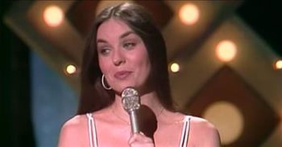 Crystal Gayle Sings A Medley Of Country Hits 