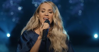 Carrie Underwood Sings 'O Holy Night' On Late Night TV