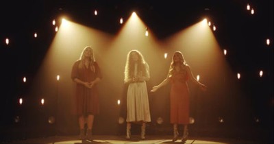 Trio Of Women Sing 'Hallelujah' Cover