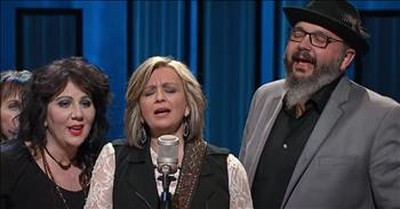 'It Is Well With My Soul' The Isaacs Perform At The Grand Ole Opry 