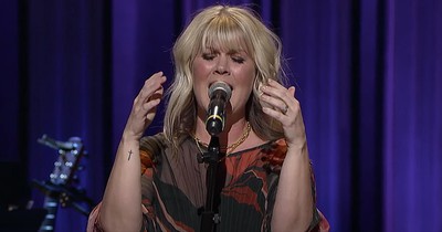 Natalie Grant And Husband Sing 'Alive / To God Be The Glory' At Grand Ole Opry