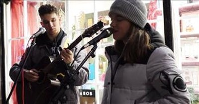 2 Teen Street Performers Meet And Moments Later Sing Brilliant Duet 